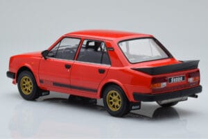Skoda 130 LR Rouge IXO 1:18 18CMC159 Métal Moulé — image 5 sur 6