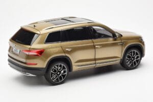 Skoda Kodiaq Or FAW 1:18 ZSX000001GOL Métal Moulé — image 3 sur 8
