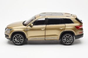Skoda Kodiaq Or FAW 1:18 ZSX000001GOL Métal Moulé — image 4 sur 8