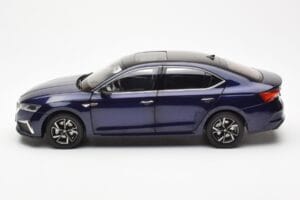 Skoda Octavia Pro Bleu FAW 1:18 ZMR000006BLA Métal Moulé — image 4 sur 8