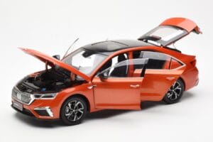Skoda Octavia Pro Orange FAW 1:18 ZMR000006ORA Métal Moulé — image 2 sur 8