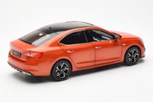Skoda Octavia Pro Orange FAW 1:18 ZMR000006ORA Métal Moulé — image 3 sur 8