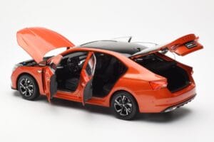 Skoda Octavia Pro Orange FAW 1:18 ZMR000006ORA Métal Moulé — image 5 sur 8