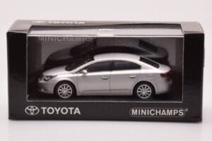 Toyota Avensis T270 Argent Minichamps 1:43 403166903 Métal Moulé — image 4 sur 4