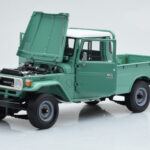 Toyota Land Cruiser 40 4x4 Pickup Vert Kyosho 1:18 - image 2 of 8
