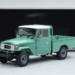 Toyota Land Cruiser 40 4x4 Pickup Vert Kyosho 1:18 - image 8 of 8