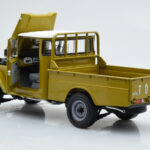 Toyota Land Cruiser 40 4x4 Pickup Olive Kyosho 1:18 - image 3 of 8