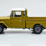 Toyota Land Cruiser 40 4x4 Pickup Olive Kyosho 1:18 - image 5 of 8