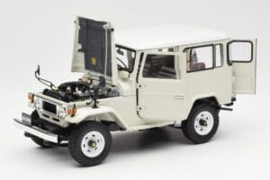 Toyota Land Cruiser FJ40 Van Blanc Kyosho 1:18 08971W Métal Moulé — image 2 sur 8