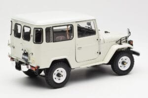 Toyota Land Cruiser FJ40 Van Blanc Kyosho 1:18 08971W Métal Moulé — image 3 sur 8