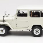 Toyota Land Cruiser FJ40 Van Blanc Kyosho 1:18 08971W - image 4 of 8