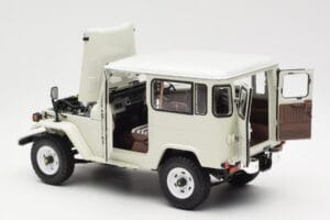Toyota Land Cruiser FJ40 Van Blanc Kyosho 1:18 08971W Métal Moulé — image 5 sur 8