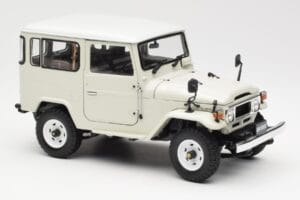 Toyota Land Cruiser FJ40 Van Blanc Kyosho 1:18 08971W Métal Moulé — image 6 sur 8