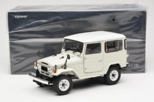 Toyota Land Cruiser FJ40 Van Blanc Kyosho 1:18 08971W Métal Moulé — image 8 sur 8