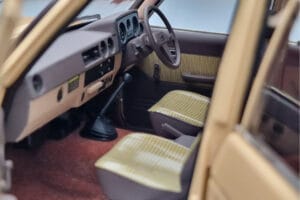 Toyota Land Cruiser 60 Beige Avec Pièces Optionnelles Kyosho 1:18 08956XBE Métal Moulé — image 11 sur 12