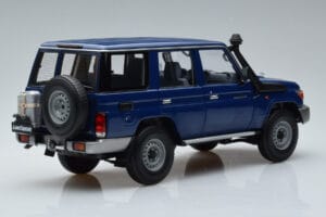 Toyota Land Cruiser J76 Bleu Almost Real 1:18 870101 Métal Moulé — image 3 sur 7