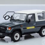 Toyota Land Cruiser LJ73 Gris Otto 1:18 - image 6 of 6