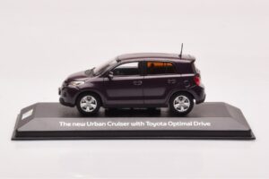 Toyota Urban Cruiser Violet Métallisé Minichamps 1:43