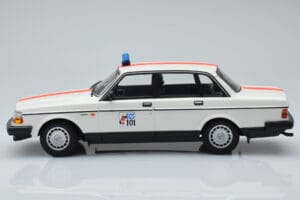 Volvo 240 GL Police Belgique Minichamps 1:18 155171492 Métal Moulé — image 3 sur 6