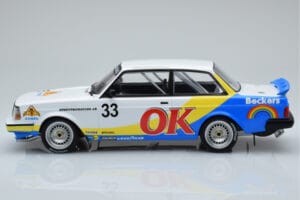 Volvo 240 Turbo Beckers #33 Andersson / Petersson / Linder ETCC Zolder 1985 IXO 1:18 18RMC105B Métal Moulé — image 3 sur 6