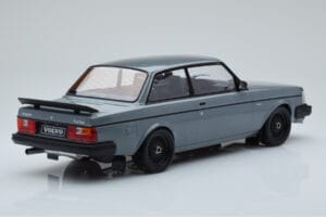 Volvo 240 Turbo Gris IXO 1:18 18CMC089 Métal Moulé — image 2 sur 6
