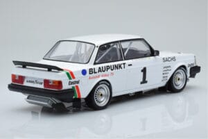 Volvo 240 Turbo IPS Racing Blaupunkt #1 P. Stureson DTM Zolder 1986 IXO 1:18 18RMC106 Métal Moulé — image 2 sur 6