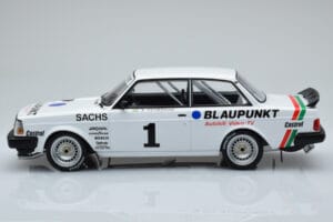 Volvo 240 Turbo IPS Racing Blaupunkt #1 P. Stureson DTM Zolder 1986 IXO 1:18 18RMC106 Métal Moulé — image 3 sur 6