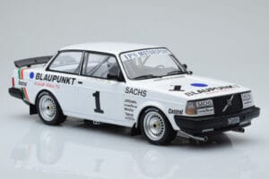 Volvo 240 Turbo IPS Racing Blaupunkt #1 P. Stureson DTM Zolder 1986 IXO 1:18 18RMC106 Métal Moulé — image 4 sur 6