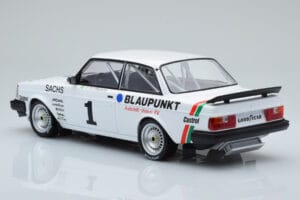 Volvo 240 Turbo IPS Racing Blaupunkt #1 P. Stureson DTM Zolder 1986 IXO 1:18 18RMC106 Métal Moulé — image 5 sur 6