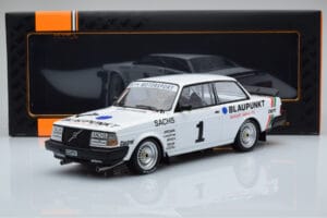 Volvo 240 Turbo IPS Racing Blaupunkt #1 P. Stureson DTM Zolder 1986 IXO 1:18 18RMC106 Métal Moulé — image 6 sur 6