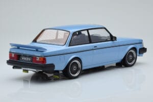 Volvo 240 Turbo Bleu Clair IXO 1:18 18MCC090 Métal Moulé — image 2 sur 6