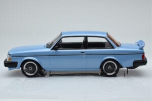 Volvo 240 Turbo Bleu Clair IXO 1:18 18MCC090 Métal Moulé — image 3 sur 6