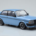 Volvo 240 Turbo Bleu Clair IXO 1:18 - image 4 of 6