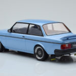 Volvo 240 Turbo Bleu Clair IXO 1:18 - image 5 of 6