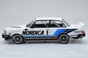 Volvo 240 Turbo Nordica #1 J. Cecotto / A. Olafsson ETCC Brno 1986 IXO 1:18 18RMC087 Métal Moulé — image 3 sur 6