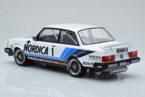 Volvo 240 Turbo Nordica #1 J. Cecotto / A. Olafsson ETCC Brno 1986 IXO 1:18 18RMC087 Métal Moulé — image 5 sur 6