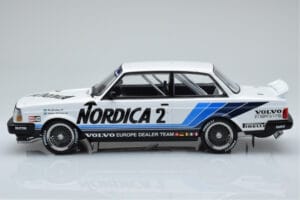 Volvo 240 Turbo Nordica #2 U. Granberg / T. Lindstrom ETCC Brno 1986 IXO 1:18 18RMC088 Métal Moulé — image 3 sur 6