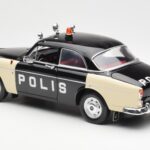 Volvo P121 Police Revell 1:18 8904 - image 7 of 8