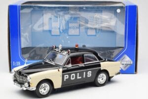 Volvo P121 Police Revell 1:18 8904 Métal Moulé — image 8 sur 8