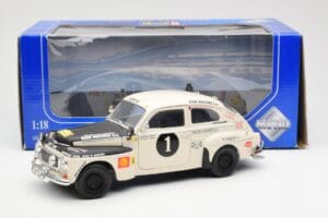 Volvo PV 544 Rally Revell 1:18 8922 Métal Moulé — image 8 sur 8