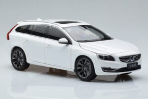 Volvo V60 D3 Crystal Blanc FAW 1:18 9430840 Métal Moulé — image 5 sur 7