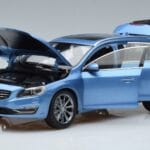 Volvo V60 D3 Power Bleu FAW 1:18 9430839 Métal Moulé - image 2 of 7