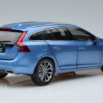 Volvo V60 D3 Power Bleu FAW 1:18 9430839 Métal Moulé - image 3 of 7