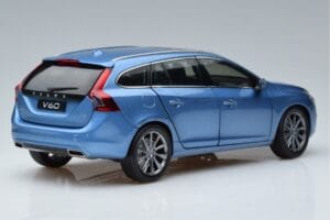 Volvo V60 D3 Power Bleu FAW 1:18 9430839 Métal Moulé — image 3 sur 7