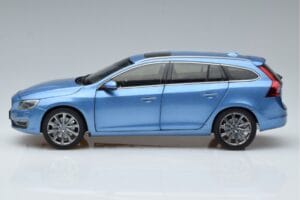 Volvo V60 D3 Power Bleu FAW 1:18 9430839 Métal Moulé — image 4 sur 7