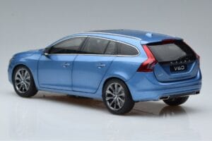 Volvo V60 D3 Power Bleu FAW 1:18 9430839 Métal Moulé — image 6 sur 7