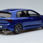 Volkswagen Golf Mk8 R Bleu Otto 1:18 - image 2 of 6