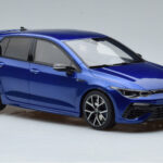 Volkswagen Golf Mk8 R Bleu Otto 1:18 - image 4 of 6