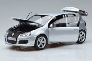 Volkswagen Golf GTI Mk5 Pirelli Edition Argent Norev 1:18 188425 Métal Moulé — image 2 sur 7