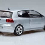 Volkswagen Golf GTI Mk5 Pirelli Edition Argent Norev 1:18 188425 Métal Moulé - image 3 of 7